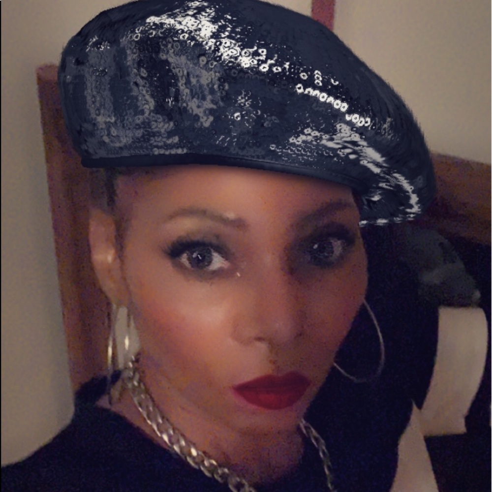 Meet your Posher, Angelia